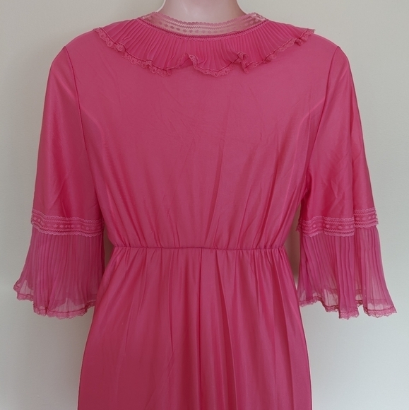 Vintage pink frilly nightgown dress small - Picture 7 of 11